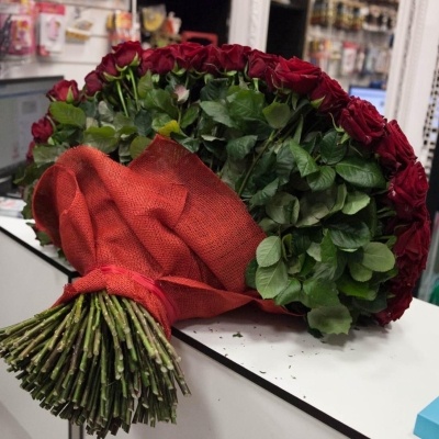 151 роза 60 см бордового цвета Эквадор 