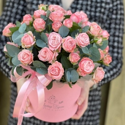 Шляпная коробочка с кустовыми розами Бомбастик №9