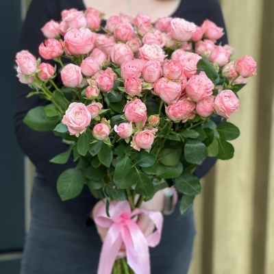 Букет кустовых роз "Мадам бомбастик 19"